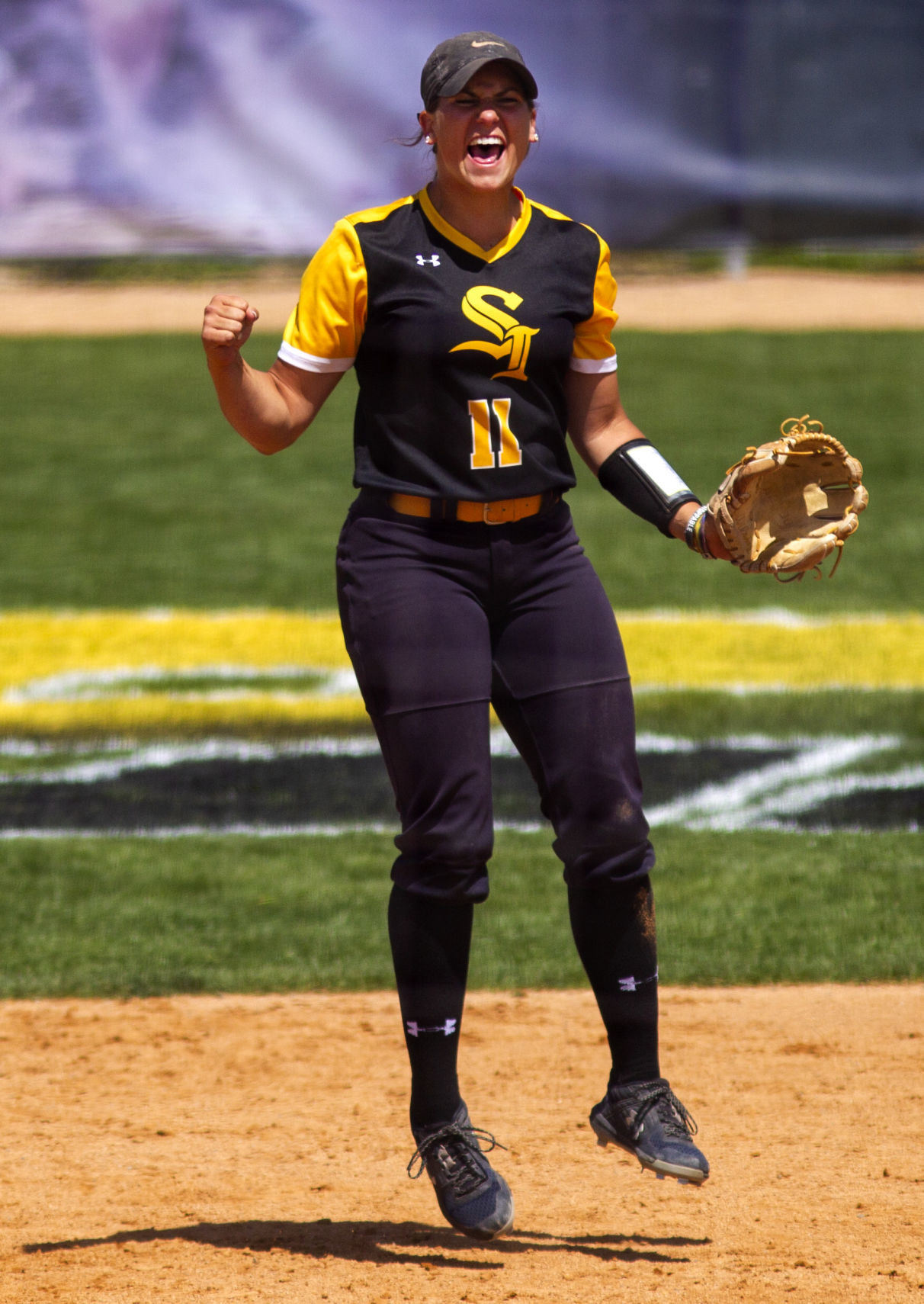 CSI defeats USU softball